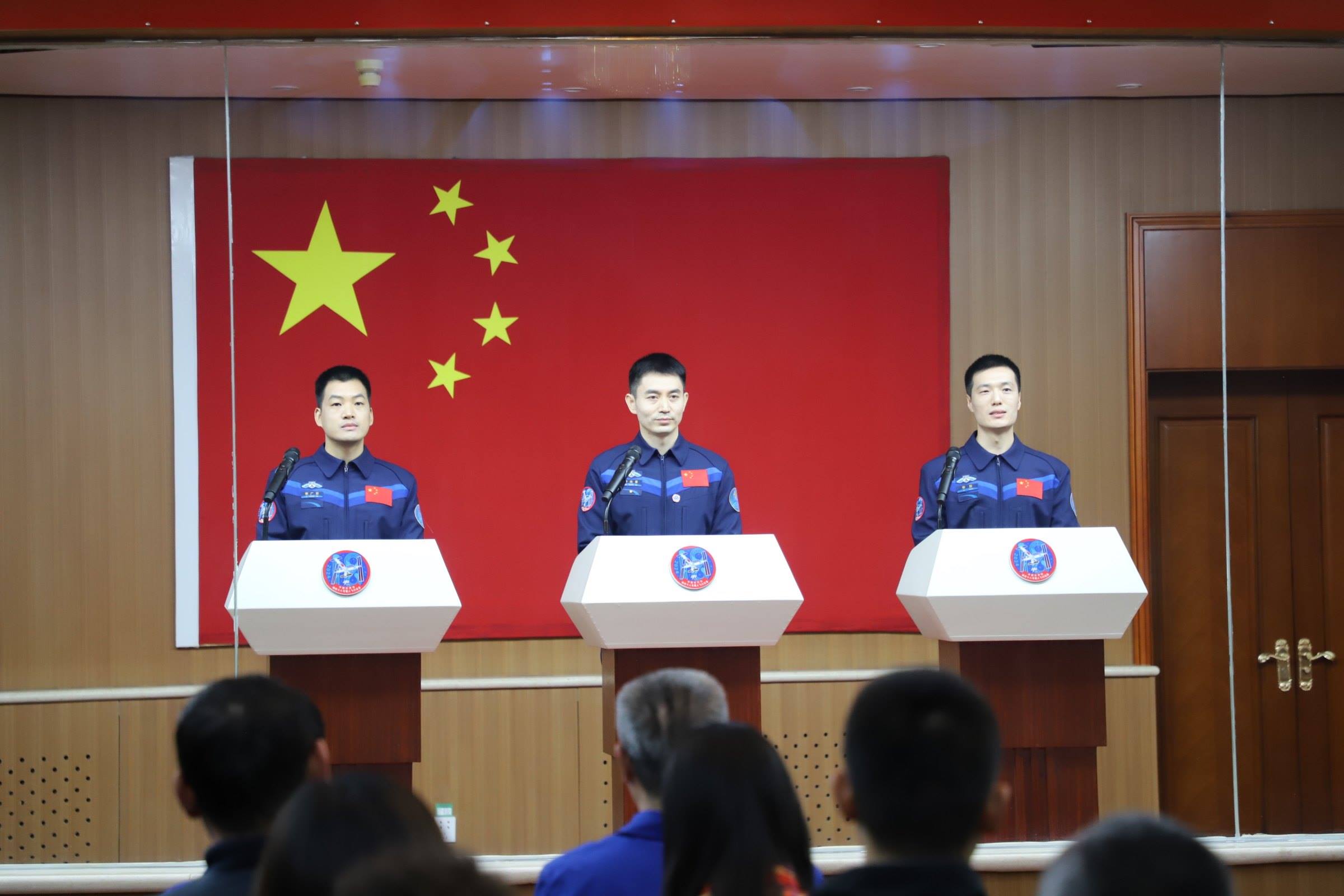 神舟十八號(hào)航天員與中外媒體記者集體見(jiàn)面。人民網(wǎng)記者 黃帆攝