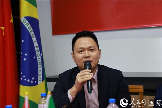中國駐里約熱內(nèi)盧總領(lǐng)館副總領(lǐng)事王尉育在座談會上致辭。人民網(wǎng)記者 陳海琪攝