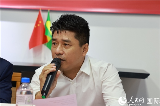 巴西中國浙江商會會長鄭俠茂在座談會上致辭。人民網(wǎng)記者 陳海琪攝