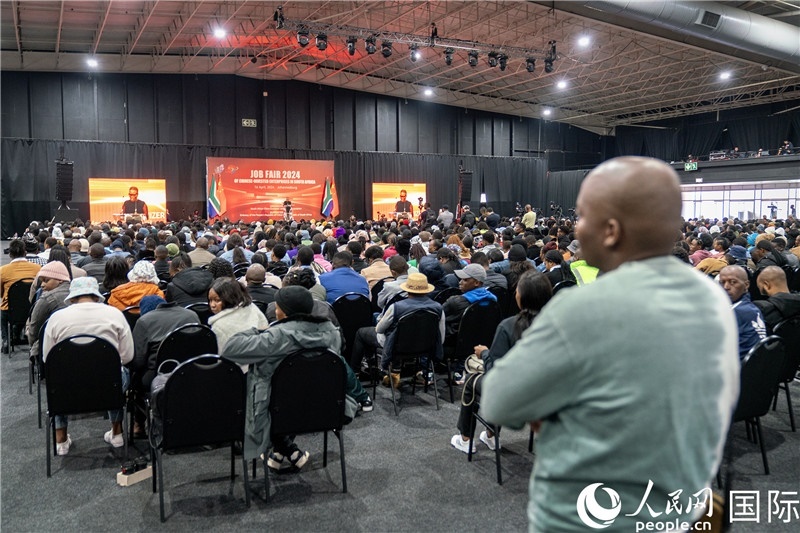 2024年中資企業(yè)招聘大會現(xiàn)場。 人民網(wǎng) 希拉茲攝