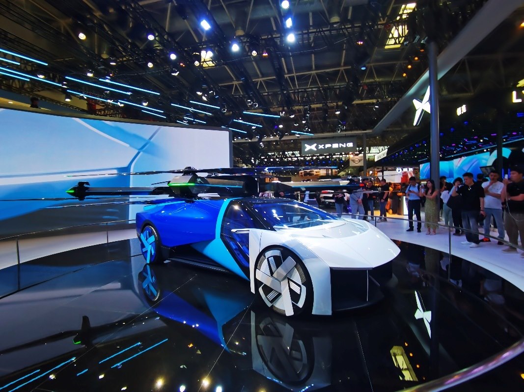 陸空一體式飛行汽車。人民網(wǎng)記者栗翹楚攝