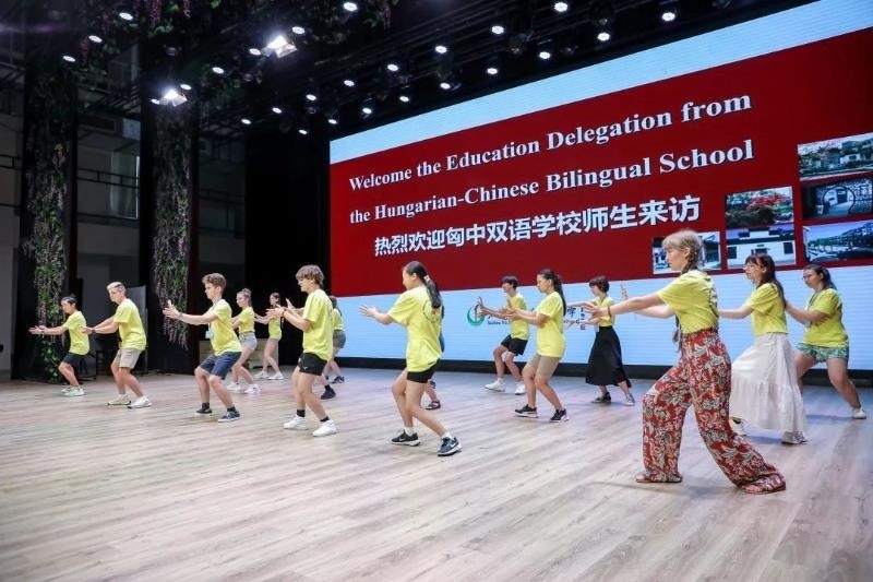 2023年7月，匈牙利匈中雙語學(xué)校師生代表團(tuán)來到江蘇參加“錦繡江蘇”青年交流項(xiàng)目。