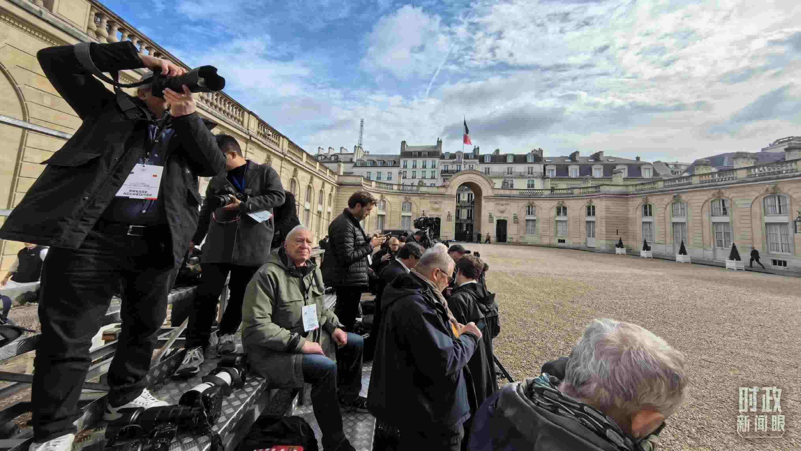 △媒體記者密切關(guān)注當(dāng)天活動。（總臺央視記者陸泓宇拍攝）