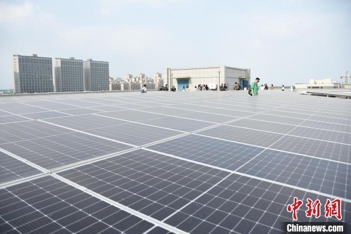 圖為中原人工智能計算中心的光伏項(xiàng)目。王宇攝