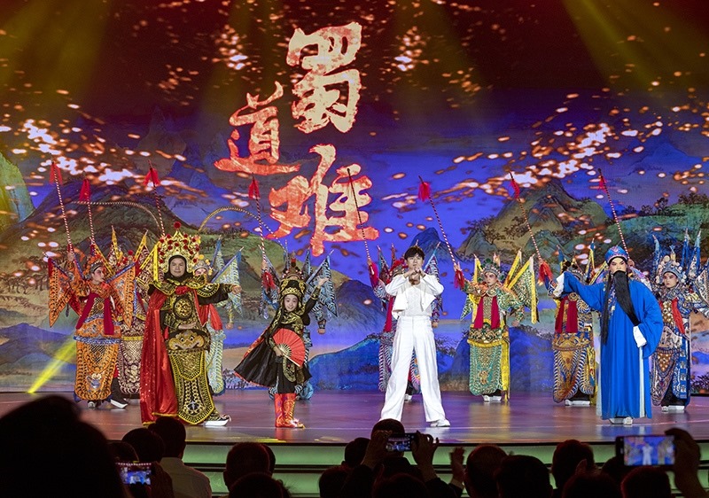 2023年10月13日，成都，“把青春華章寫(xiě)在祖國(guó)大地上”大思政課網(wǎng)絡(luò)主題宣傳和互動(dòng)引導(dǎo)活動(dòng)在四川大學(xué)舉行。