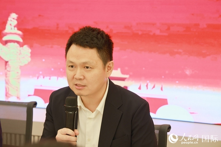 中國駐里約熱內(nèi)盧總領(lǐng)館副總領(lǐng)事王尉育在座談會(huì)上致辭。人民網(wǎng)記者 陳海琪攝