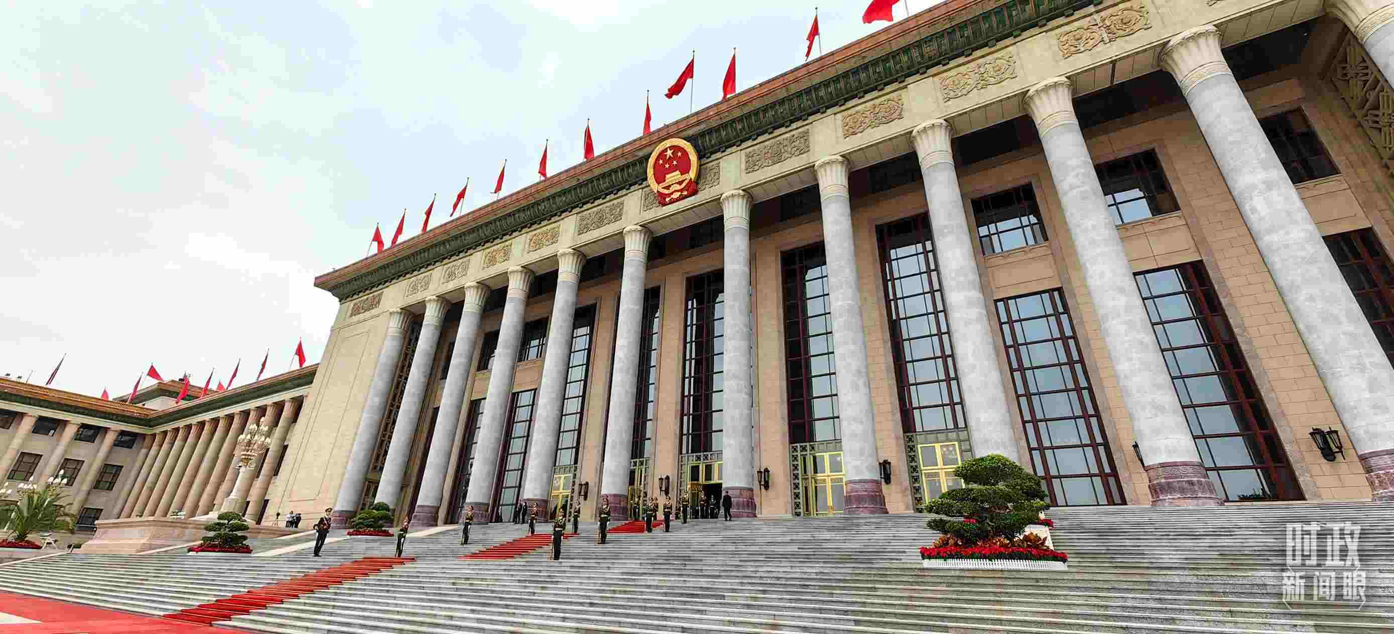 △人民大會堂東門外廣場。（總臺央視記者段德文拍攝）