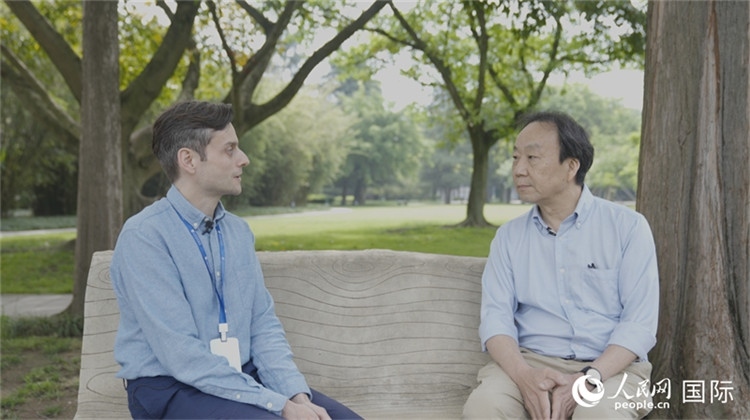 三星堆博物館館長(zhǎng)雷雨接受人民網(wǎng)采訪。人民網(wǎng)記者 張榮攝