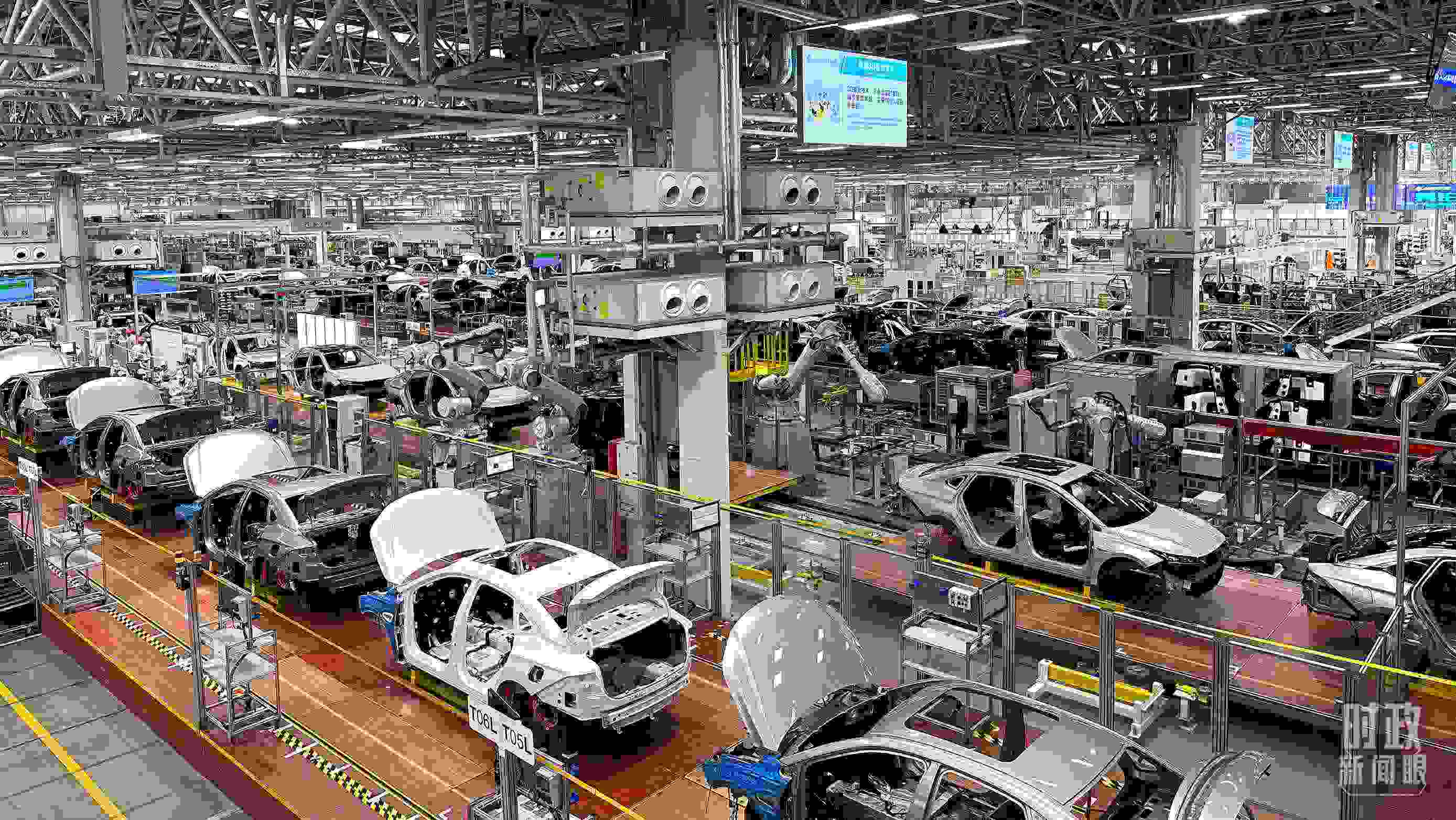廣州廣汽埃安總裝車間智能生產(chǎn)線。2023年4月，習近平曾到這里考察。（總臺央視記者趙化拍攝）