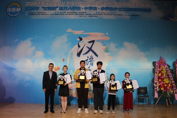 各組別的冠軍獲得者們合影留念。