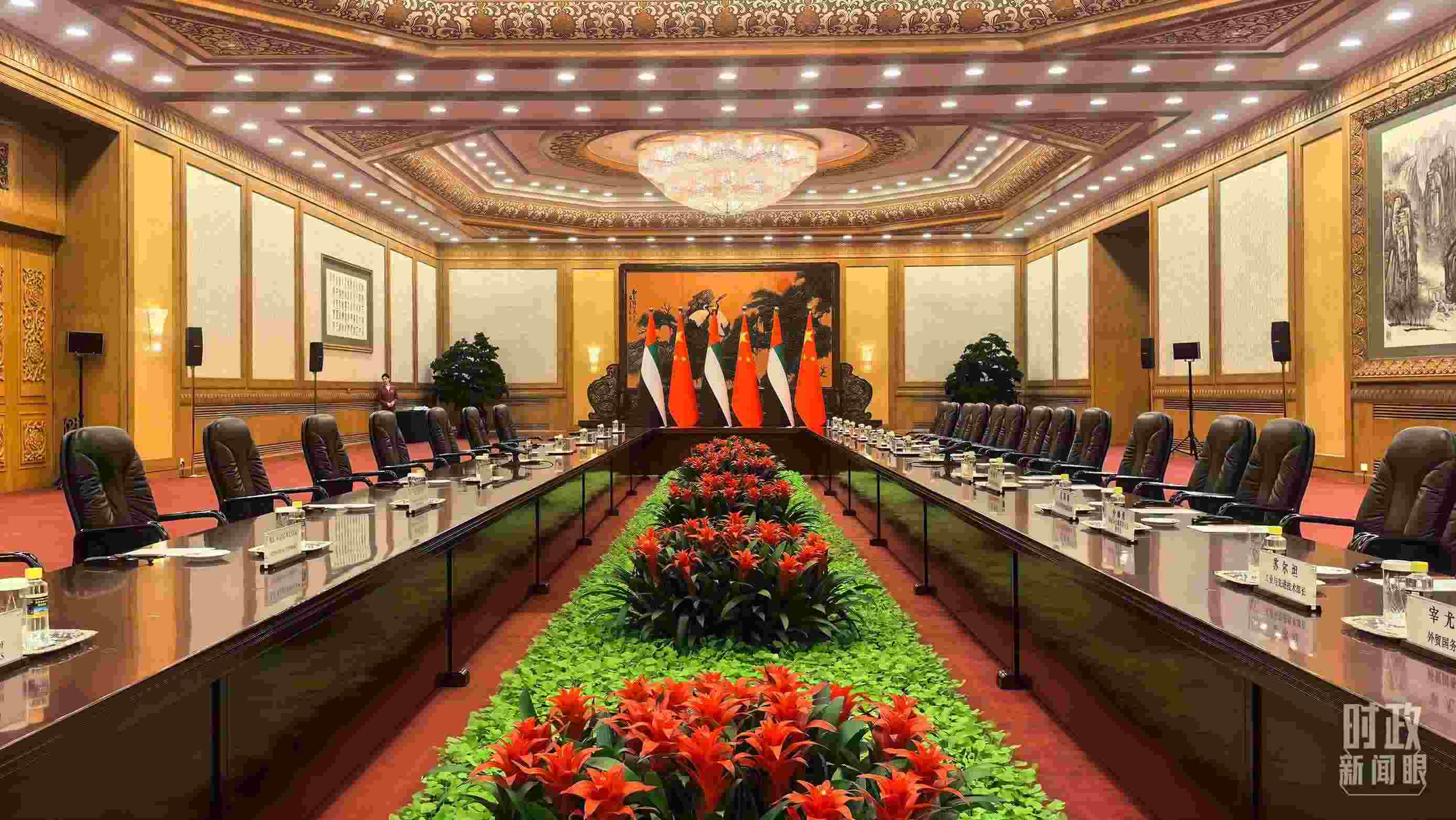 △5月30日下午，習近平主席同阿聯(lián)酋總統(tǒng)穆罕默德會談。這是會談開始前的現(xiàn)場。（總臺央視記者鄂介甫拍攝）