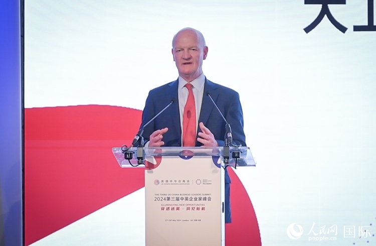 英國(guó)前負(fù)責(zé)大學(xué)與科研事務(wù)的國(guó)務(wù)大臣、英國(guó)皇家學(xué)會(huì)院士大衛(wèi)·威利茨致辭。人民網(wǎng) 郭錦標(biāo)攝