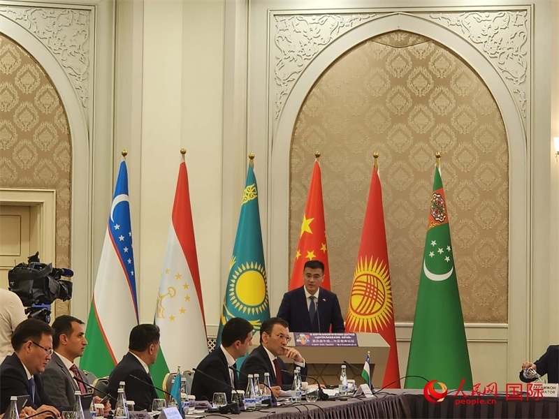 中國駐烏茲別克斯坦大使于駿致辭。人民網(wǎng)記者 李強攝