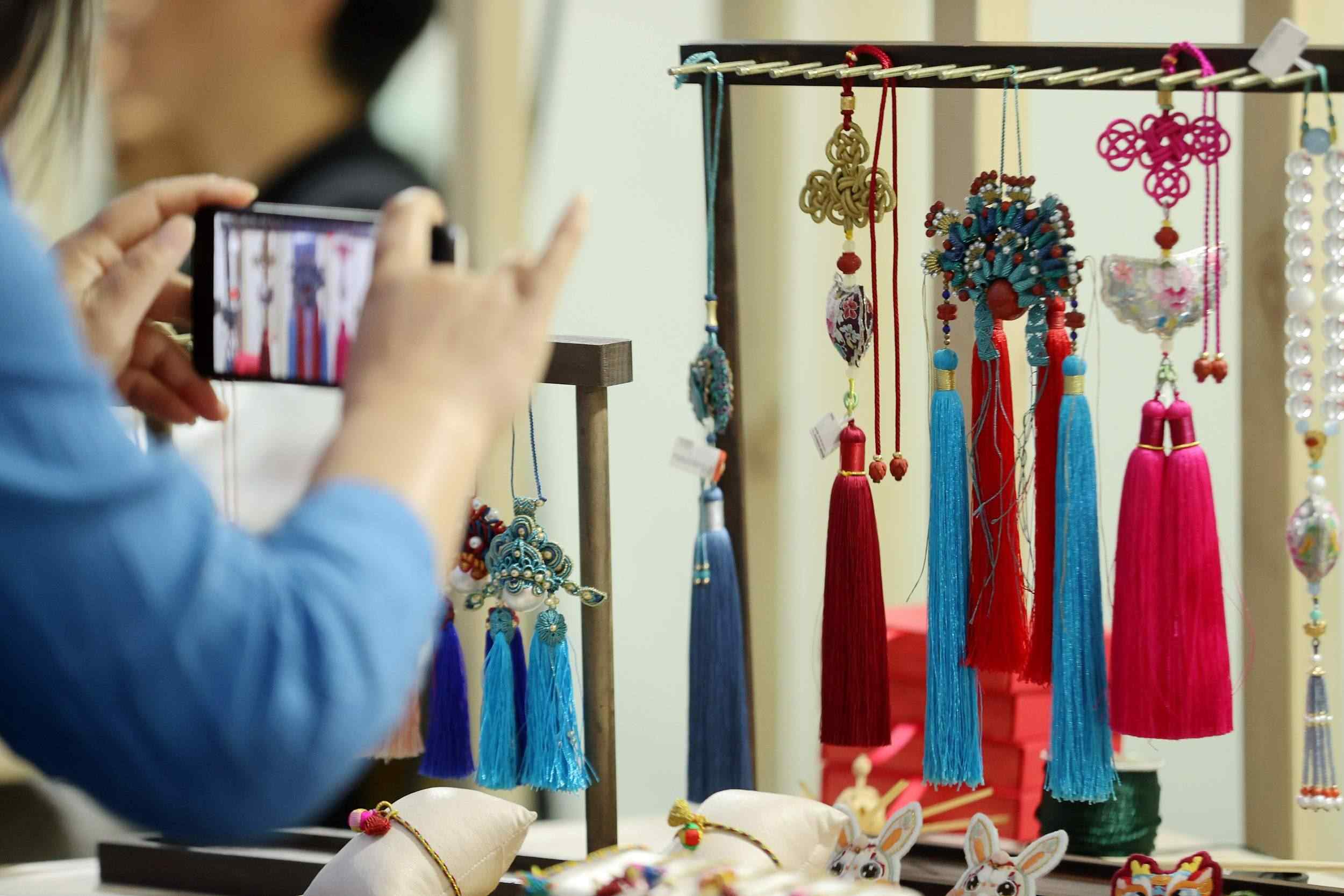 浙江湖州：多彩非遺文化展迎接文化和自然遺產日（圖片來源：視覺中國）