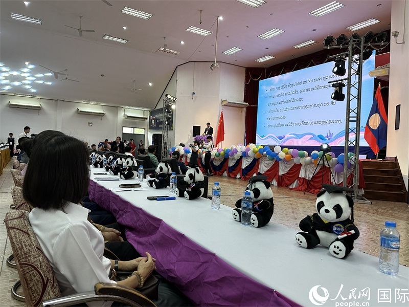 圖片：中老嘉賓在第二十三屆漢語橋世界大學(xué)生中文比賽老撾賽區(qū)決賽上致辭。孫廣勇攝