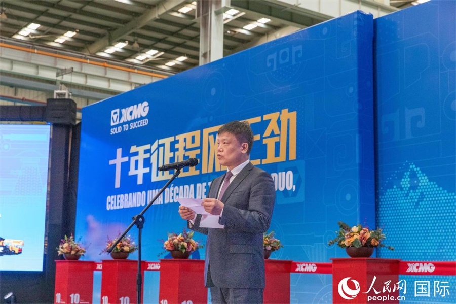 中國(guó)貿(mào)促會(huì)駐巴西代表處總代表郭英會(huì)在致辭中表示，過(guò)去十年，中巴經(jīng)貿(mào)關(guān)系迅猛發(fā)展，數(shù)百家中國(guó)企業(yè)進(jìn)入巴西，投資巴西，為巴西的經(jīng)濟(jì)建設(shè)貢獻(xiàn)中國(guó)企業(yè)的力量。 人民日?qǐng)?bào)社拉美中心分社 威廉·科埃略·維亞納攝