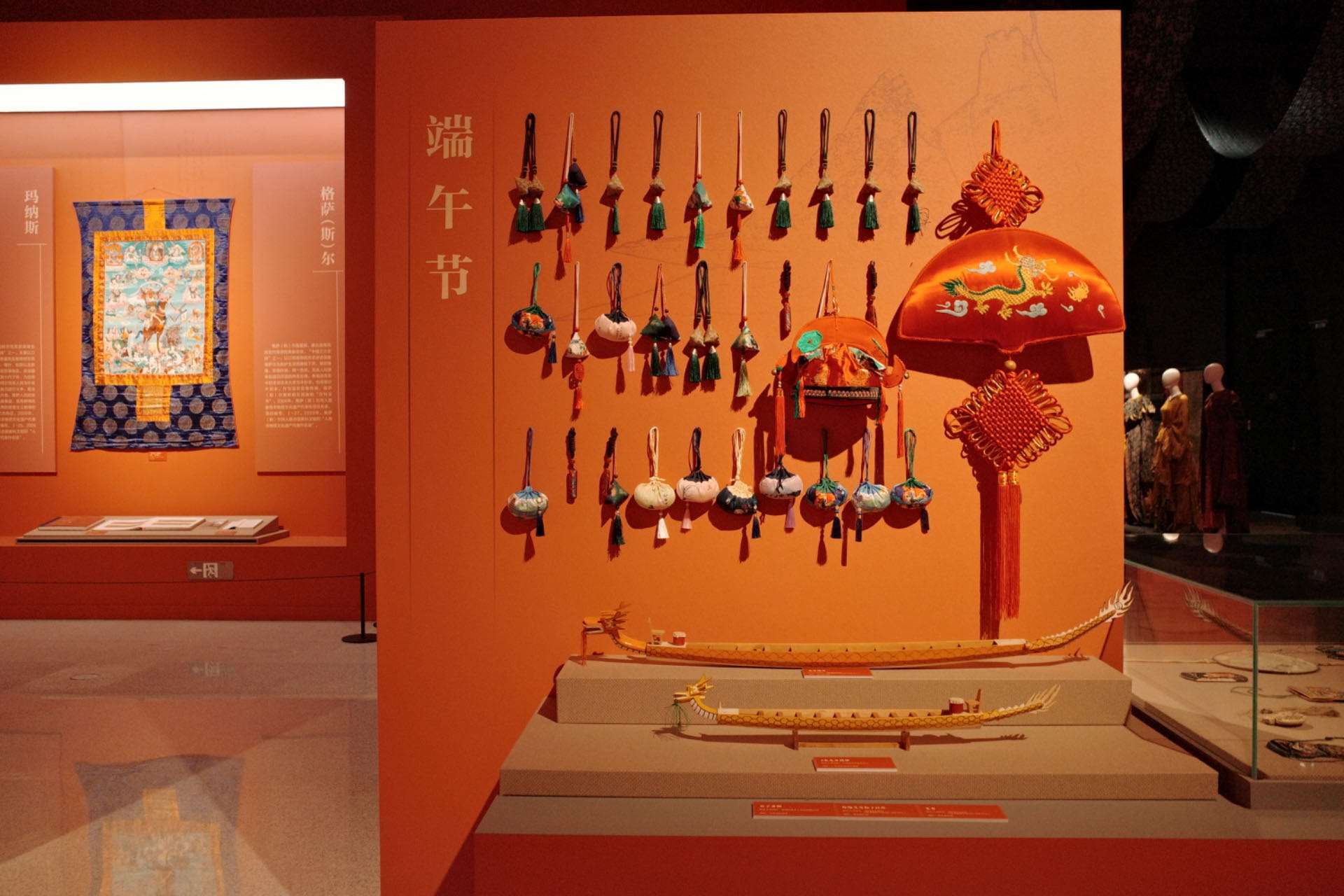 “氣象萬千——中國非遺保護實踐主題展”展示了端午節(jié)主題的非遺。人民網(wǎng)記者 劉微攝