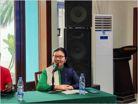 中國駐拉各斯總領館嚴宇清在與“拉各斯論壇之青年對話”開放日活動上致辭 駐拉各斯總領館供圖