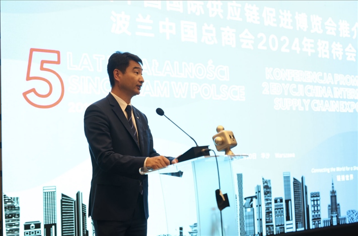 波蘭中國(guó)總商會(huì)會(huì)長(zhǎng)胡新元致辭。