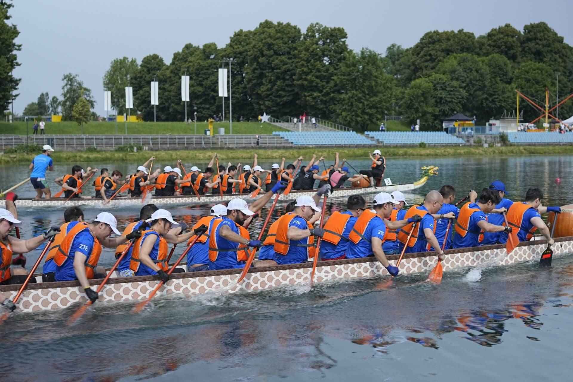 爭渡、爭渡，選手們你爭我奪，奮勇爭先。主辦方供圖