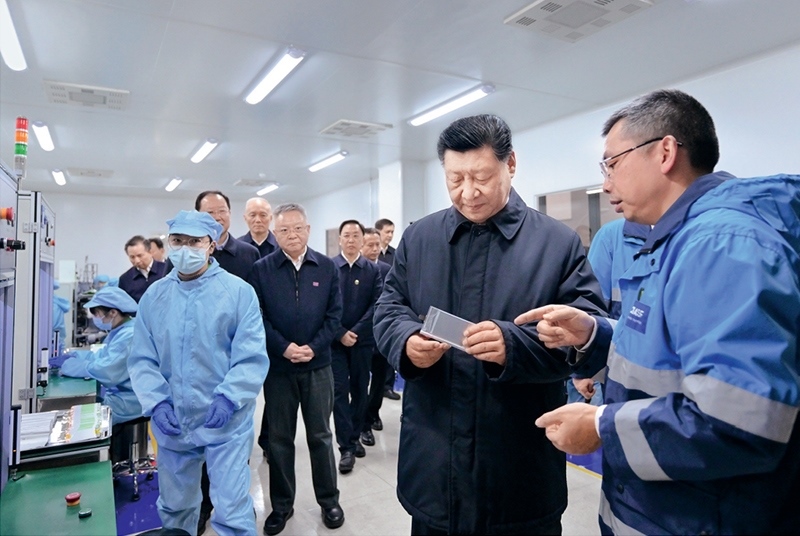 2024年3月18日至21日，中共中央總書記、國家主席、中央軍委主席習近平在湖南考察。這是18日下午，習近平在中德合資企業(yè)巴斯夫杉杉電池材料有限公司考察。 新華社記者 謝環(huán)馳/攝