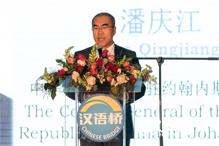 潘慶江總領(lǐng)事致辭。人民日?qǐng)?bào)非洲中心分社 希拉茲·莫林?jǐn)z