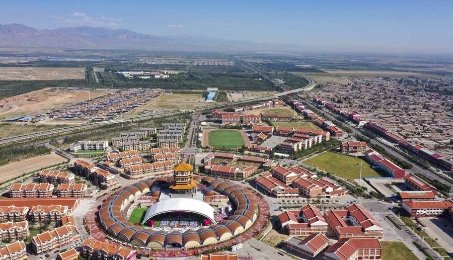 這是2022年9月7日拍攝的寧夏銀川市閩寧鎮(zhèn)（無人機照片）。新華社記者 馮開華 攝