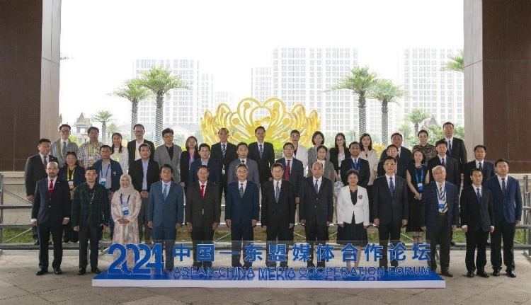 與會嘉賓合影。中國外文局供圖