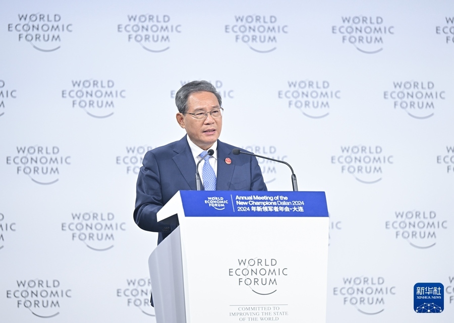 6月25日，國(guó)務(wù)院總理李強(qiáng)在大連出席2024年夏季達(dá)沃斯論壇開(kāi)幕式并致辭。新華社記者 李響 攝
