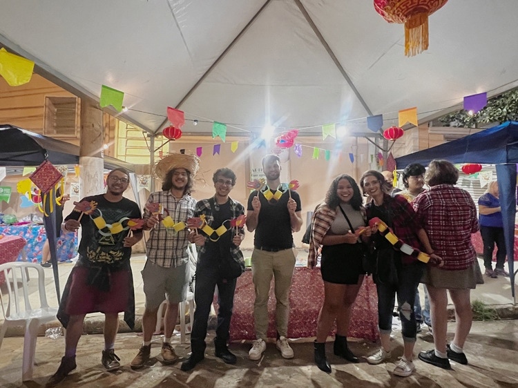 參與者體驗文化碰撞與融合的樂趣。 圣保羅州立大學(xué)孔子學(xué)院供圖