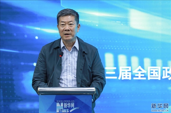 中國版權(quán)協(xié)會(huì)理事長、第十三屆全國政協(xié)文化文史和學(xué)習(xí)委員會(huì)副主任、新聞出版總署原副署長、國家版權(quán)局原副局長閻曉宏現(xiàn)場致辭