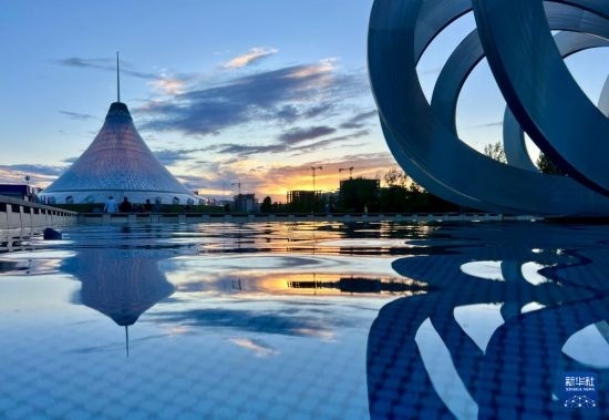 這是7月1日在哈薩克斯坦首都阿斯塔納拍攝的“可汗之帳”購物中心。新華社記者 岳月偉 攝