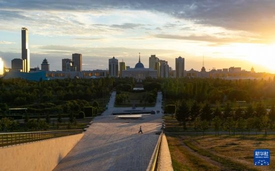 這是7月2日拍攝的哈薩克斯坦首都阿斯塔納的天際線。新華社記者 白雪騏 攝