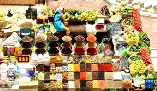 這是7月3日在塔吉克斯坦首都杜尚別拍攝的大巴扎內(nèi)景。新華社記者 姚大偉 攝