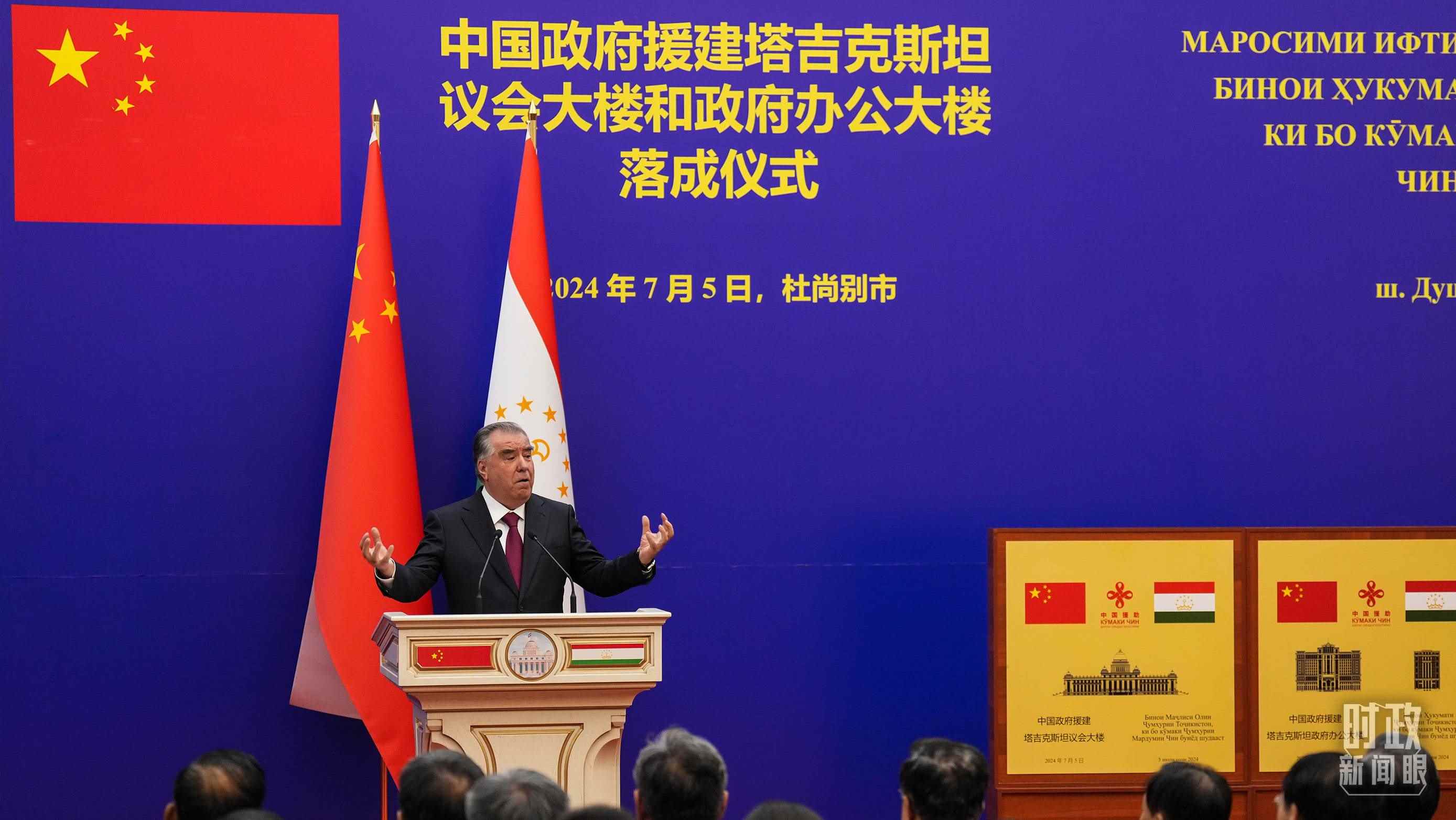 △拉赫蒙總統(tǒng)在落成儀式現(xiàn)場(chǎng)。（總臺(tái)記者李晉拍攝）