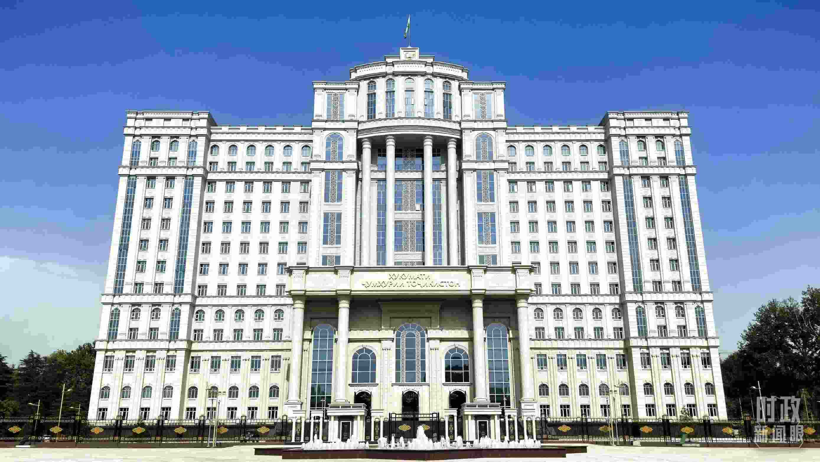 △中方援建塔政府大樓。（總臺(tái)央視記者鄂介甫拍攝）