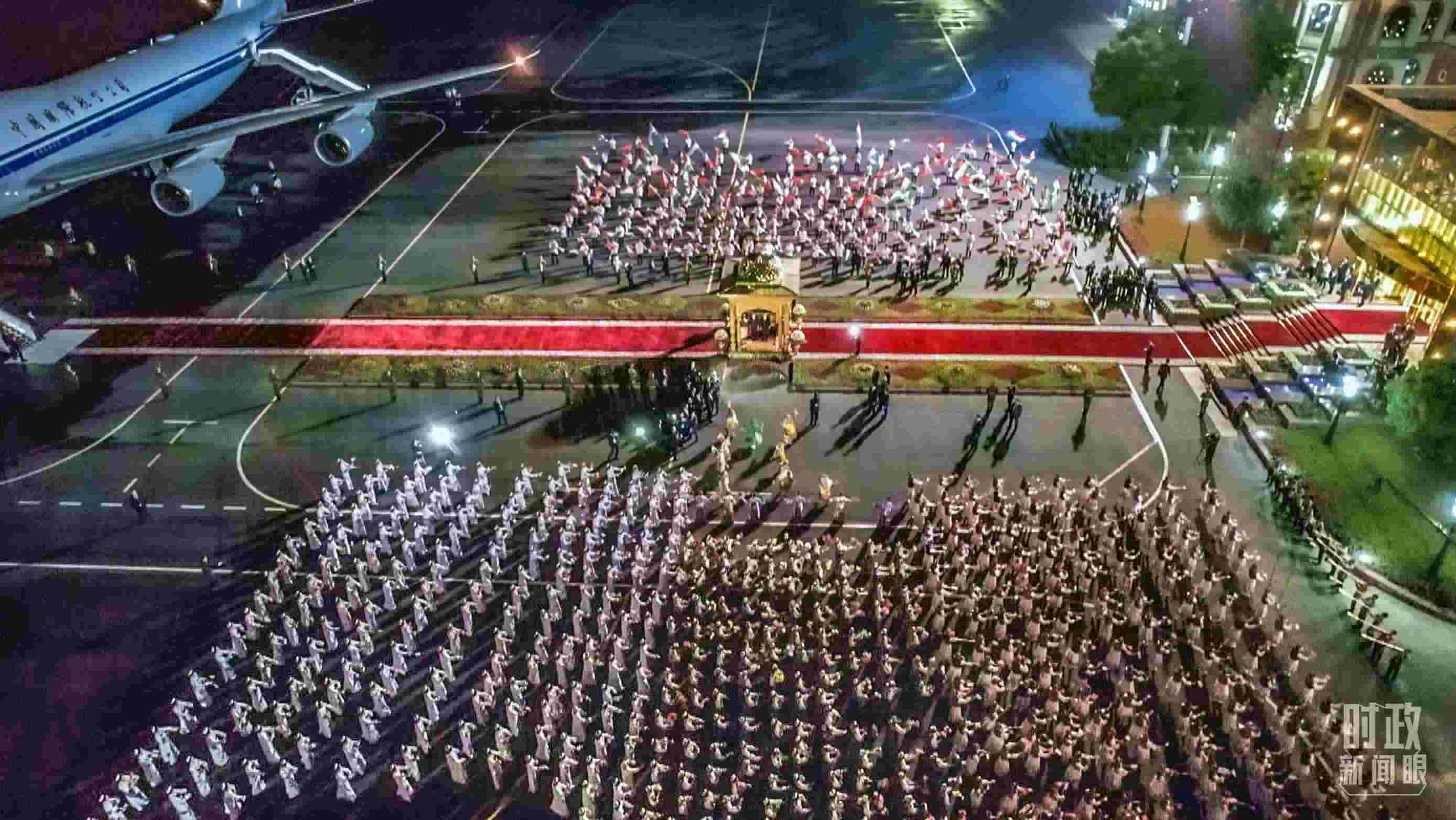 △塔方在機(jī)場(chǎng)舉行的盛大迎賓儀式。（總臺(tái)央視記者邢彬）