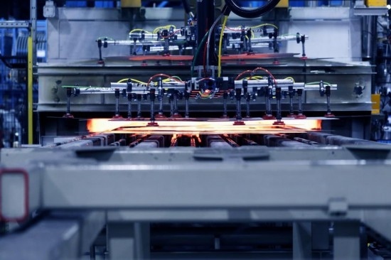 這是海斯坦普零件生產(chǎn)線（資料照片）。新華社發(fā)