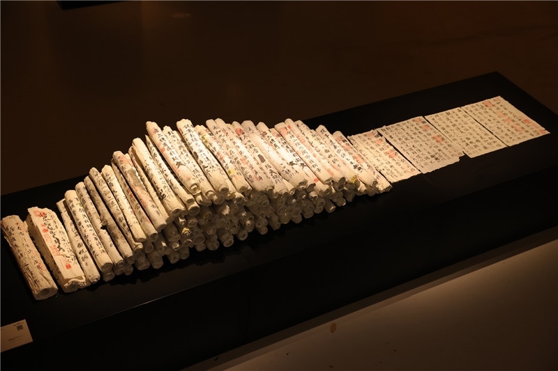 圖1：“火”展區(qū)陶瓷作品《尚文意象——蘭亭序》（圖片：陽光媒體集團(tuán)）