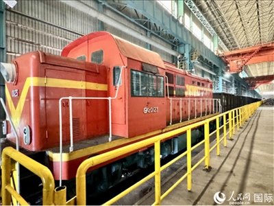 運(yùn)輸通鋼產(chǎn)品的火車。人民網(wǎng) 謝瑩攝