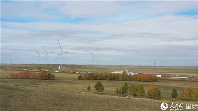 阿克莫拉風(fēng)電項(xiàng)目群位于哈薩克斯坦北部阿克莫拉州地區(qū)，距離首都阿斯塔納50公里。 人民網(wǎng)記者 葛泰佚攝
