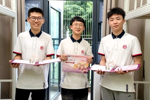 王子源（左）、母翰堯（中）、郭洋君（右）。清華大學(xué)供圖