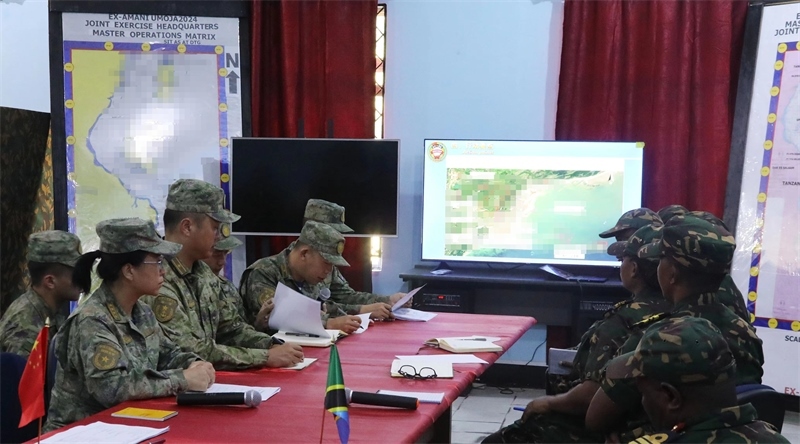 海上指揮所商定細節(jié)。王福攝