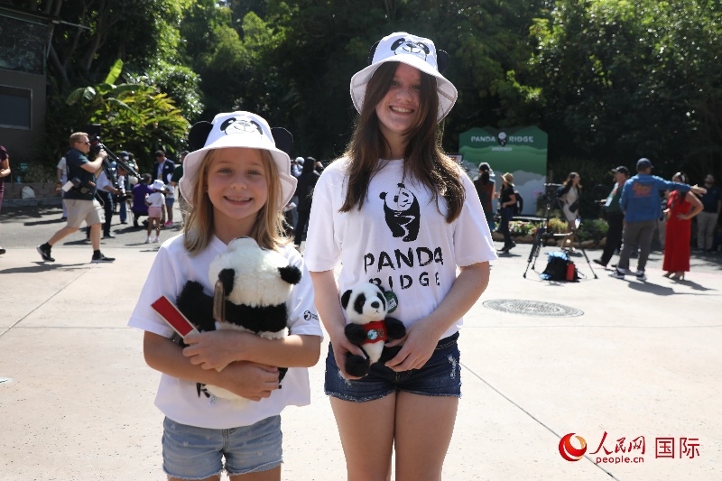 3、美國當(dāng)?shù)卦S多民眾來圣迭戈動物園看熊貓。 人民網(wǎng)記者 李志偉攝