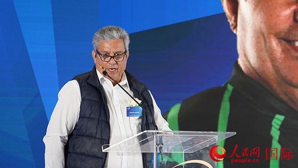 茨瓦尼市市長(zhǎng)委員會(huì)成員漢內(nèi)斯·科茲致辭。人民網(wǎng) 張茜攝