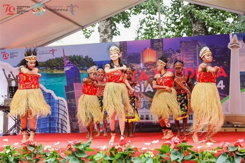 印尼在華留學(xué)生表演民族特色舞蹈。