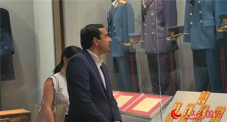 毛里求斯民議會議長阿德里安·夏爾·杜瓦爾參觀中國共產黨歷史展覽館。人民網 鐘文興攝