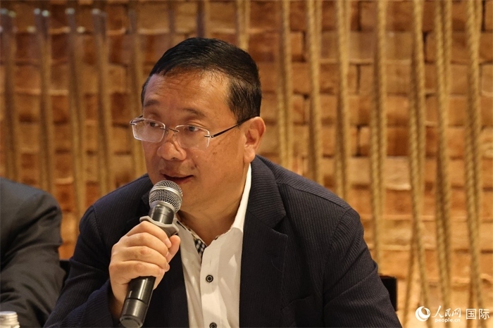 巴西文協(xié)主席上官建峰在座談會上致辭。人民網(wǎng)記者 陳海琪攝