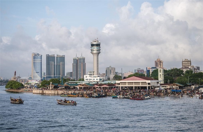 這是2023年12月29日拍攝的坦桑尼亞達(dá)累斯薩拉姆漁港。新華社記者王冠森攝