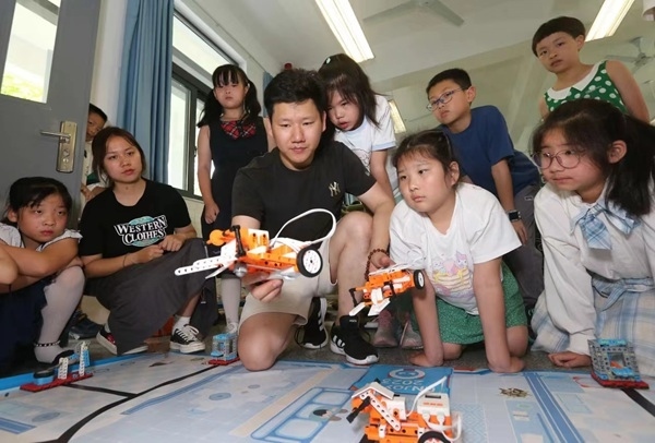 暑托班智能小車(chē)課。